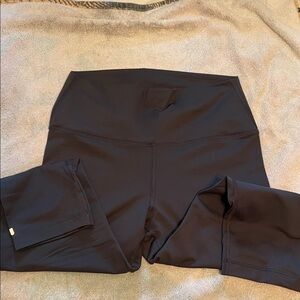 NOBULL CAPRI LEGGINGS